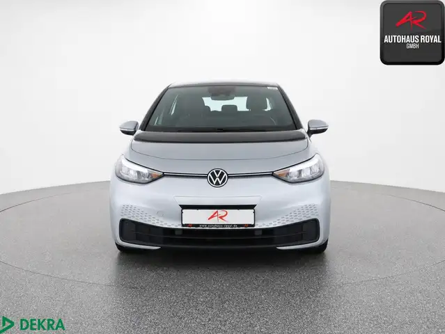 Volkswagen ID.3 view 8