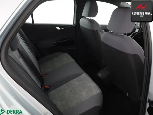 Volkswagen ID.3 view 12