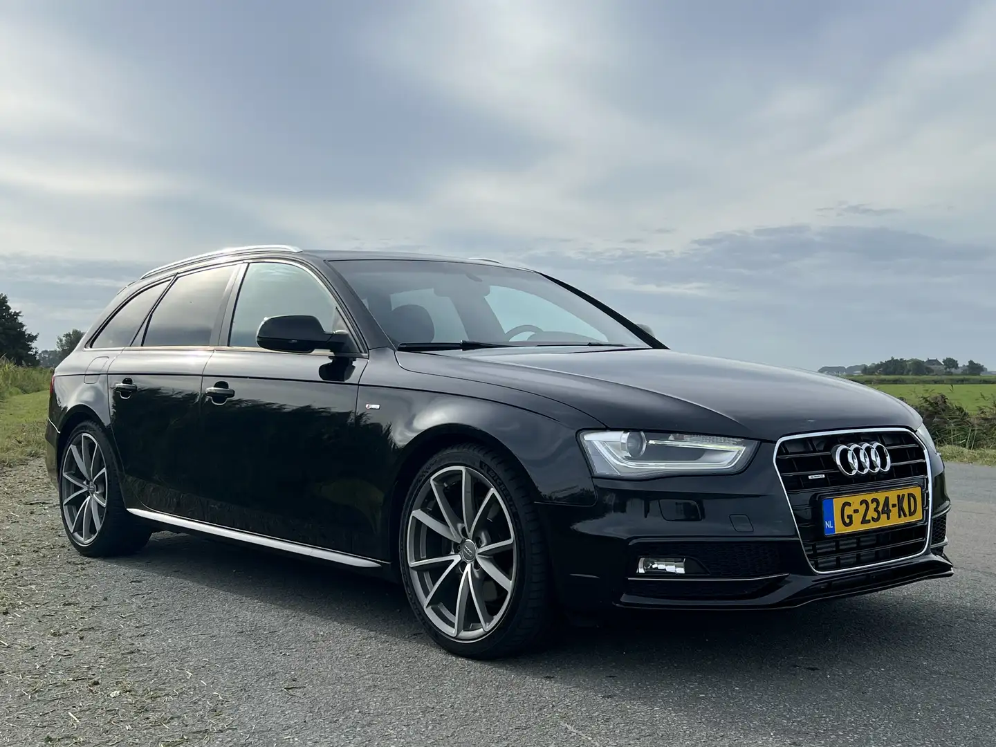 Audi A4 2.0 TFSI Avant Quattro pro line 3x Sline Zwart - 2