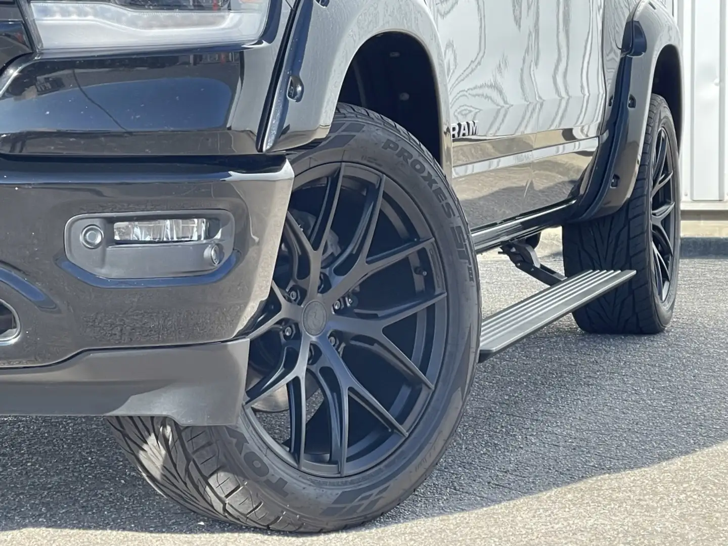 Dodge RAM 1500 pick up 4x4 Crew Cab Sport Night lpg Schwarz - 2