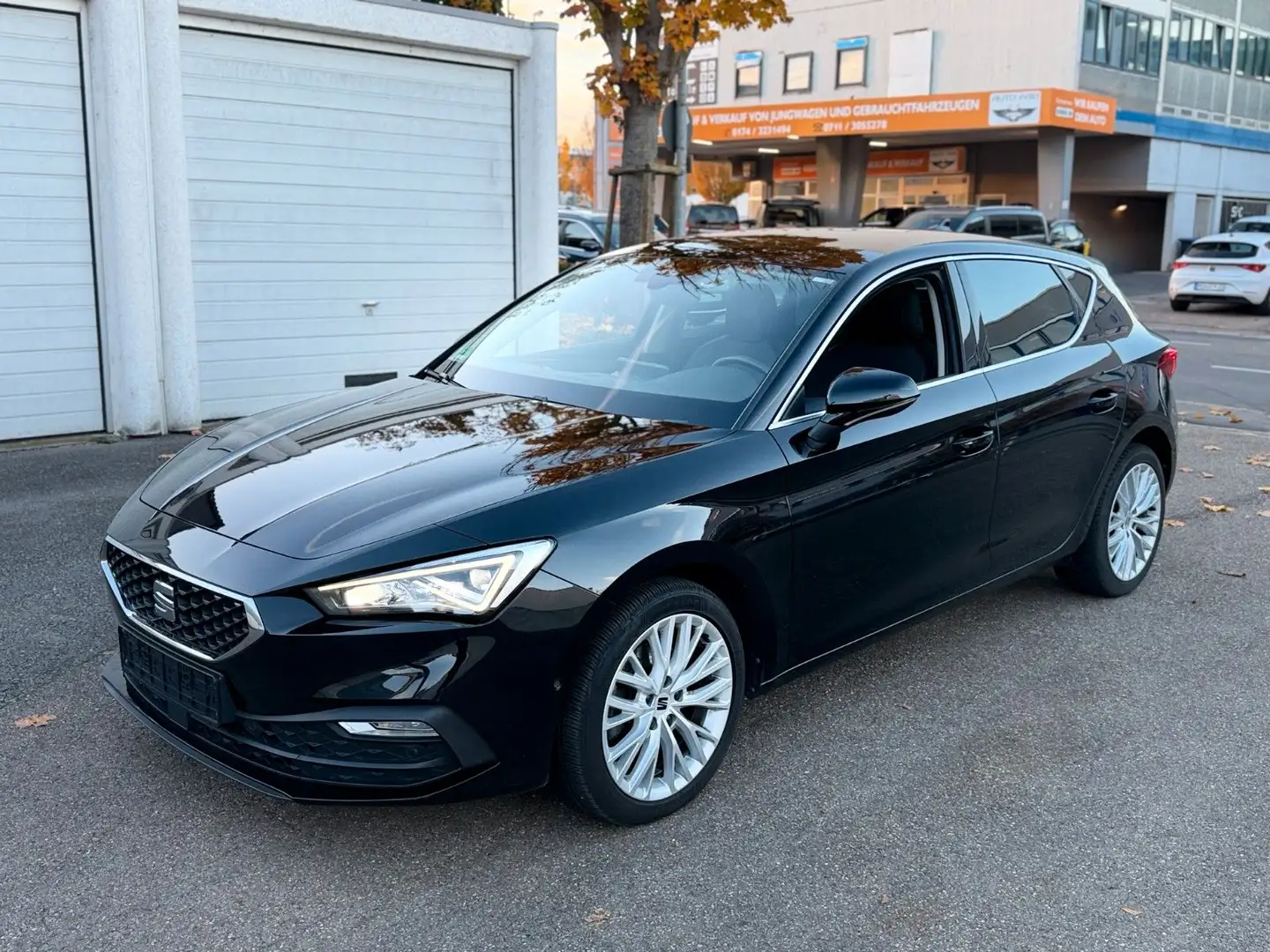 SEAT Leon Xcellence Automatik Full*Virtual*AppleCarPl Schwarz - 2