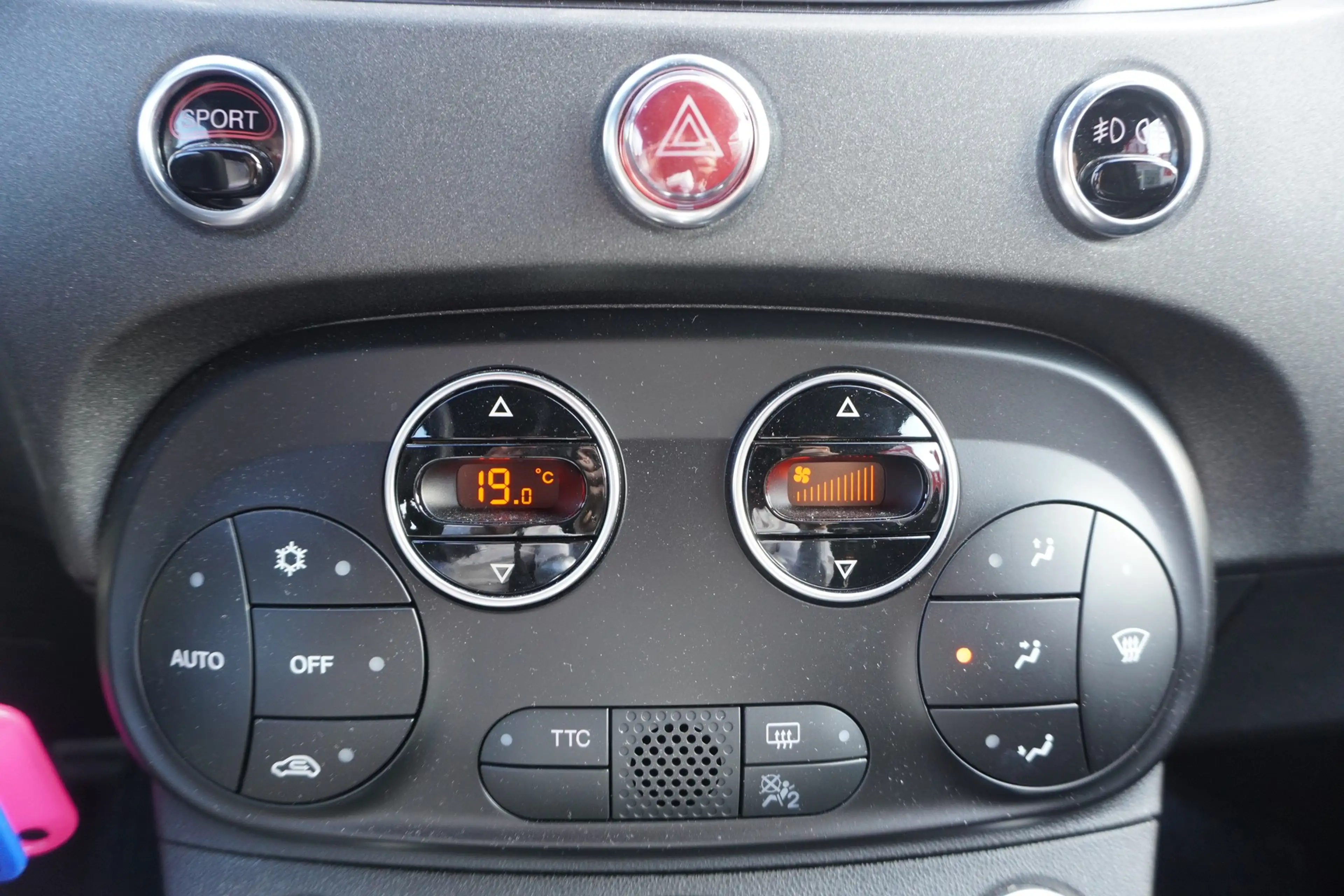Abarth 595 Competizione 595 1.4 T-Jet Competizione Bi-Xenon Beats PDC — photo 16
