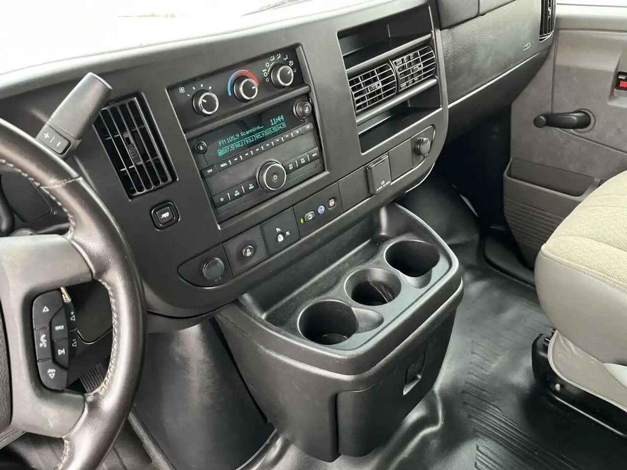 Chevrolet Express 3500 снимка Chevrolet Express 3500