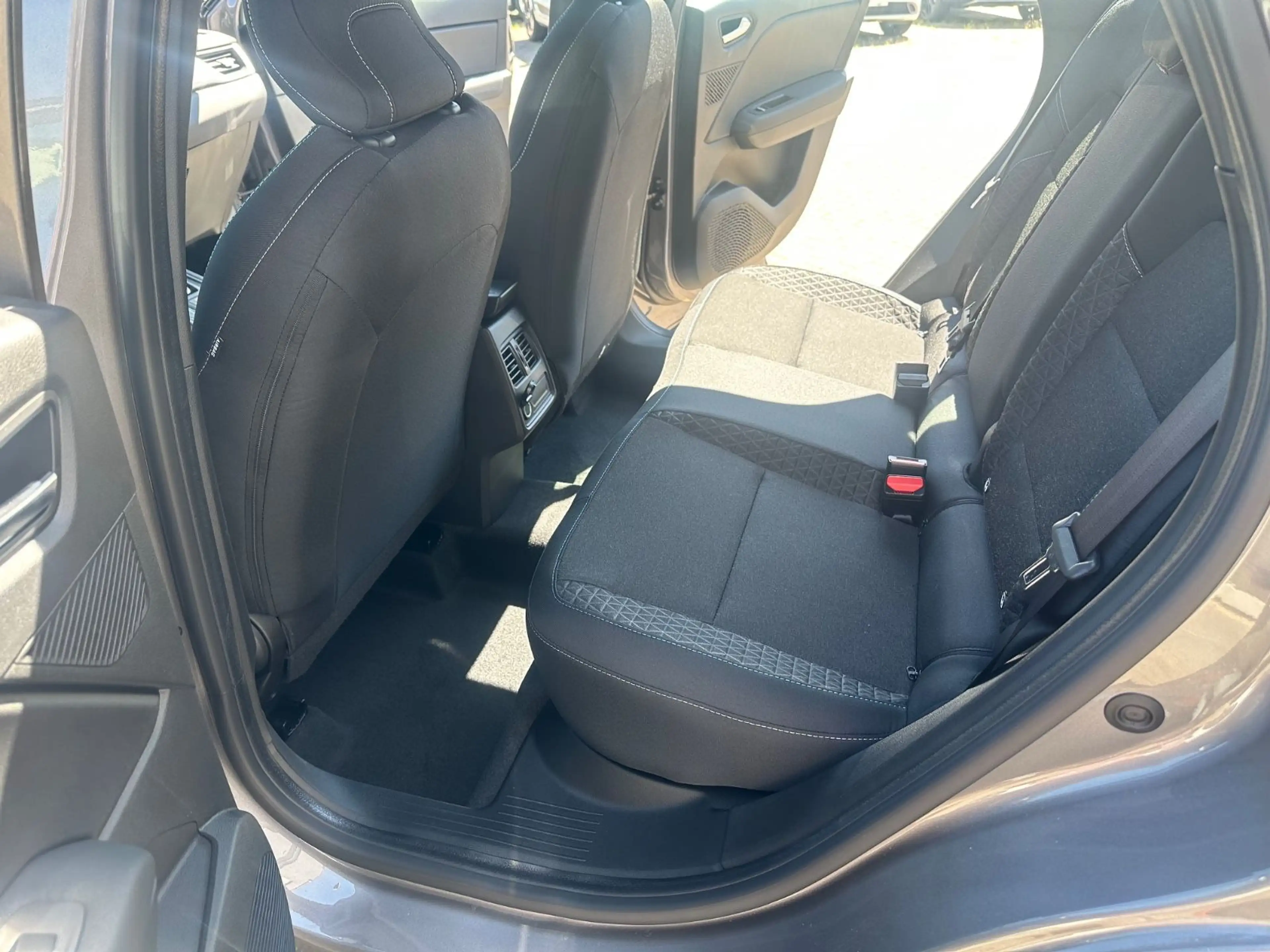 Mitsubishi Grandis 1.3 MHEV 103 kW Diamant PLUS — photo 10