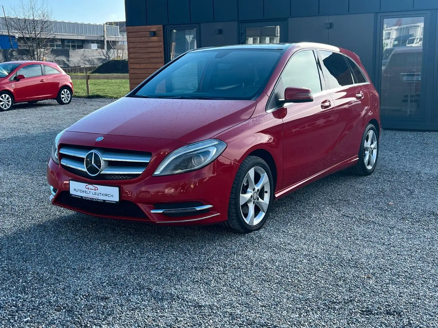 Mercedes-Benz B 200 AUTOMATIK LEDER KLIMA PDC PANO EXCLUSIVPAK Rot - 2