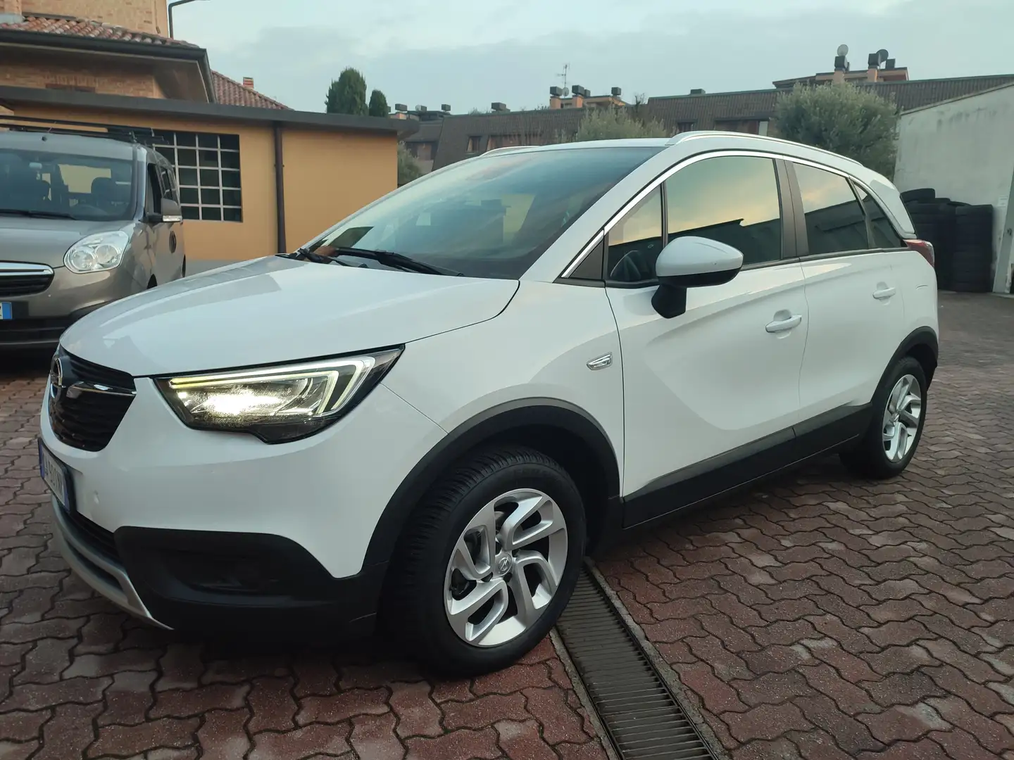 Opel Crossland X Crossland X 1.2 Innovation 83cv FormulaGuidaSicuro Blanc - 1