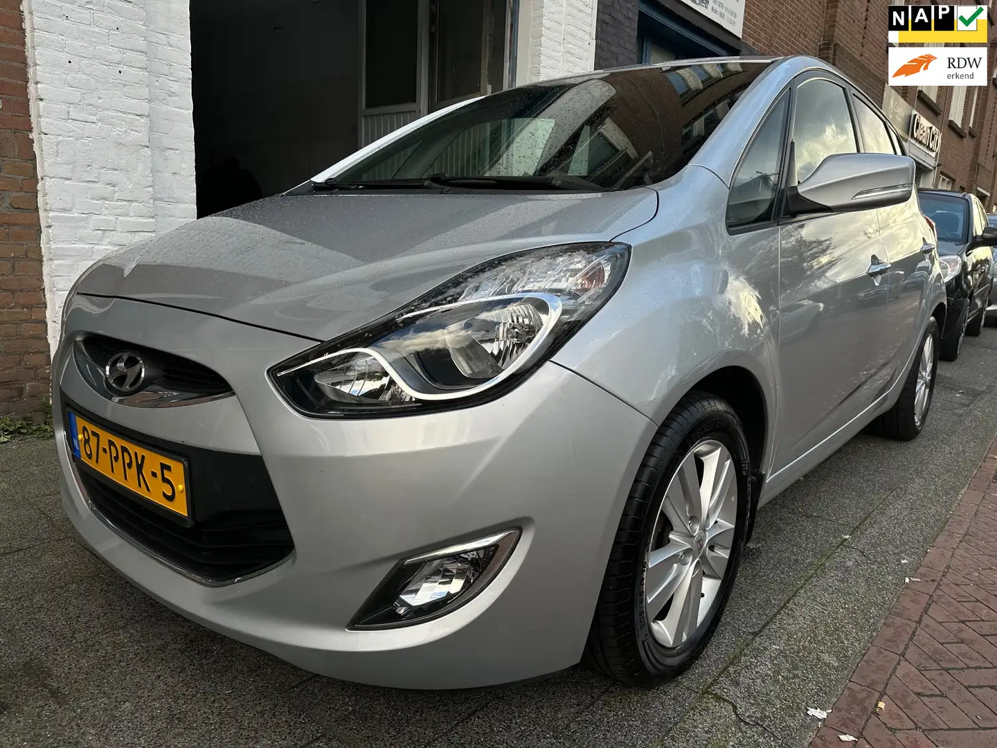 Hyundai iX20 1.6i i-Motion AUT Zeer Laag Kms NAP 1e Eig Trekhaa Gris - 1