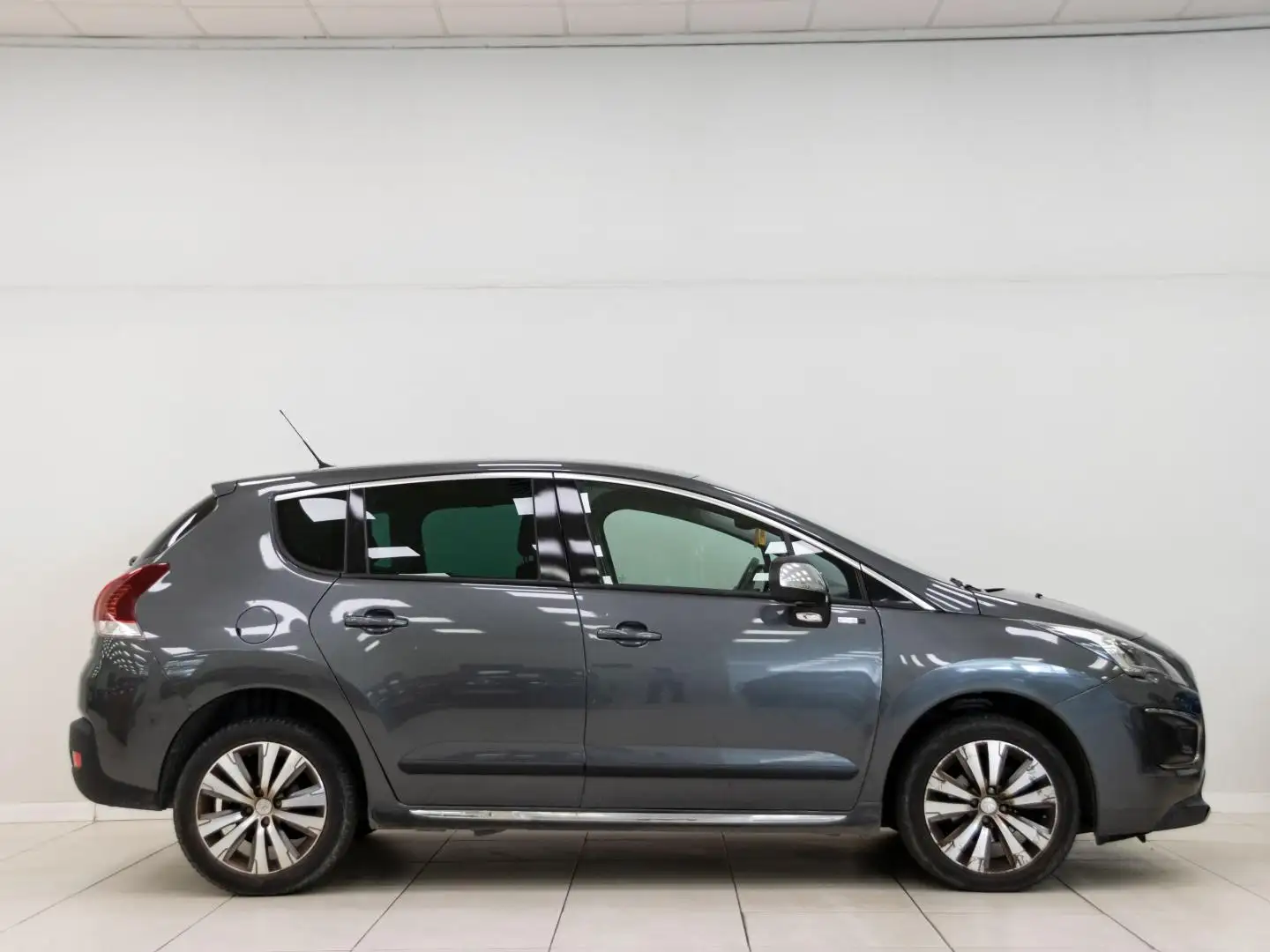 Peugeot 3008 1.6HDI Style 115 Gris - 2