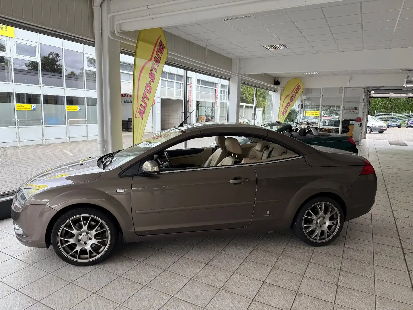 Ford Focus Cabrio Titanium*LEDER+SH+18"LMF+KLIMAAUTO* Braun - 2