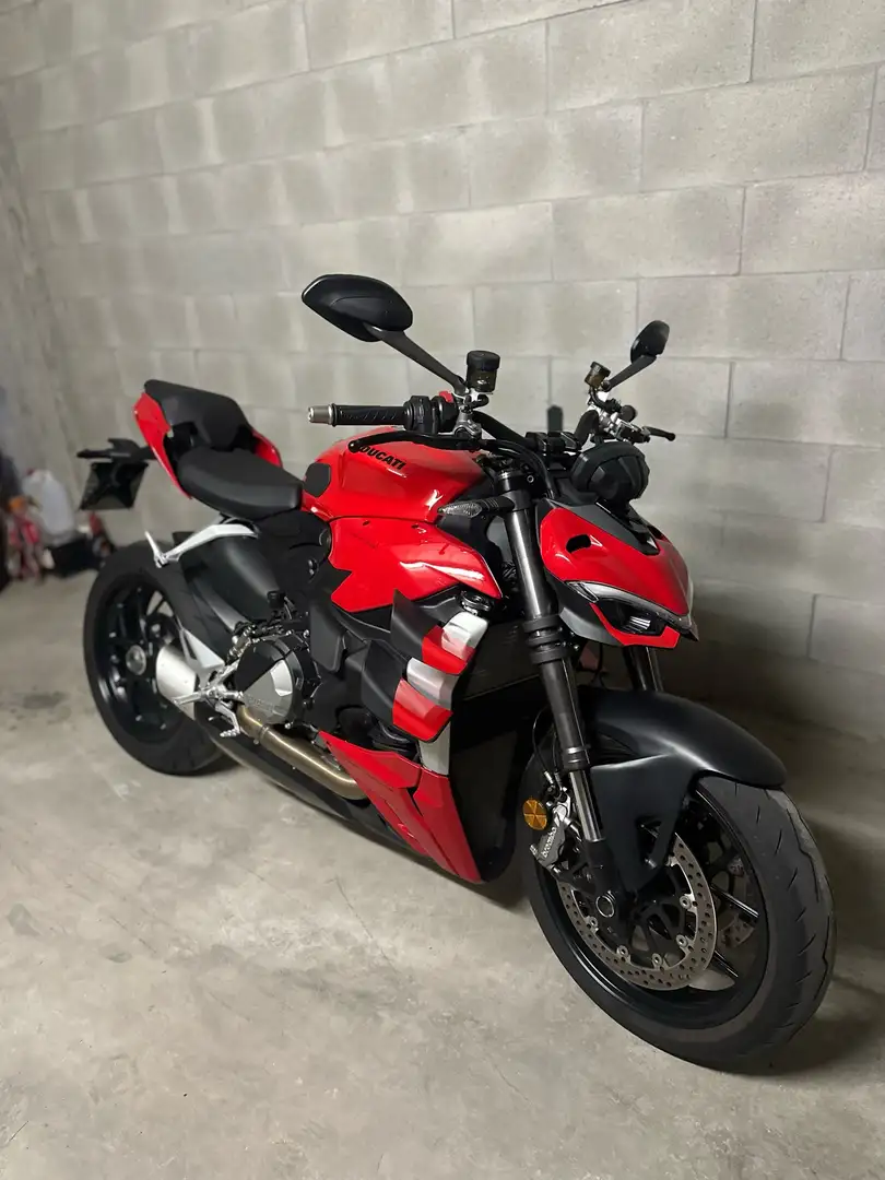 Ducati Streetfighter v2 - 1