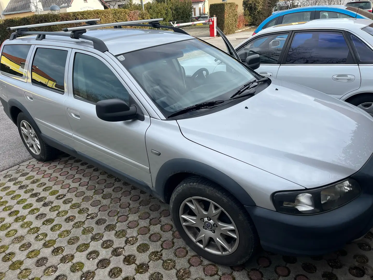 Volvo XC70 2,5T AWD Aut. Geartronic Zilver - 1