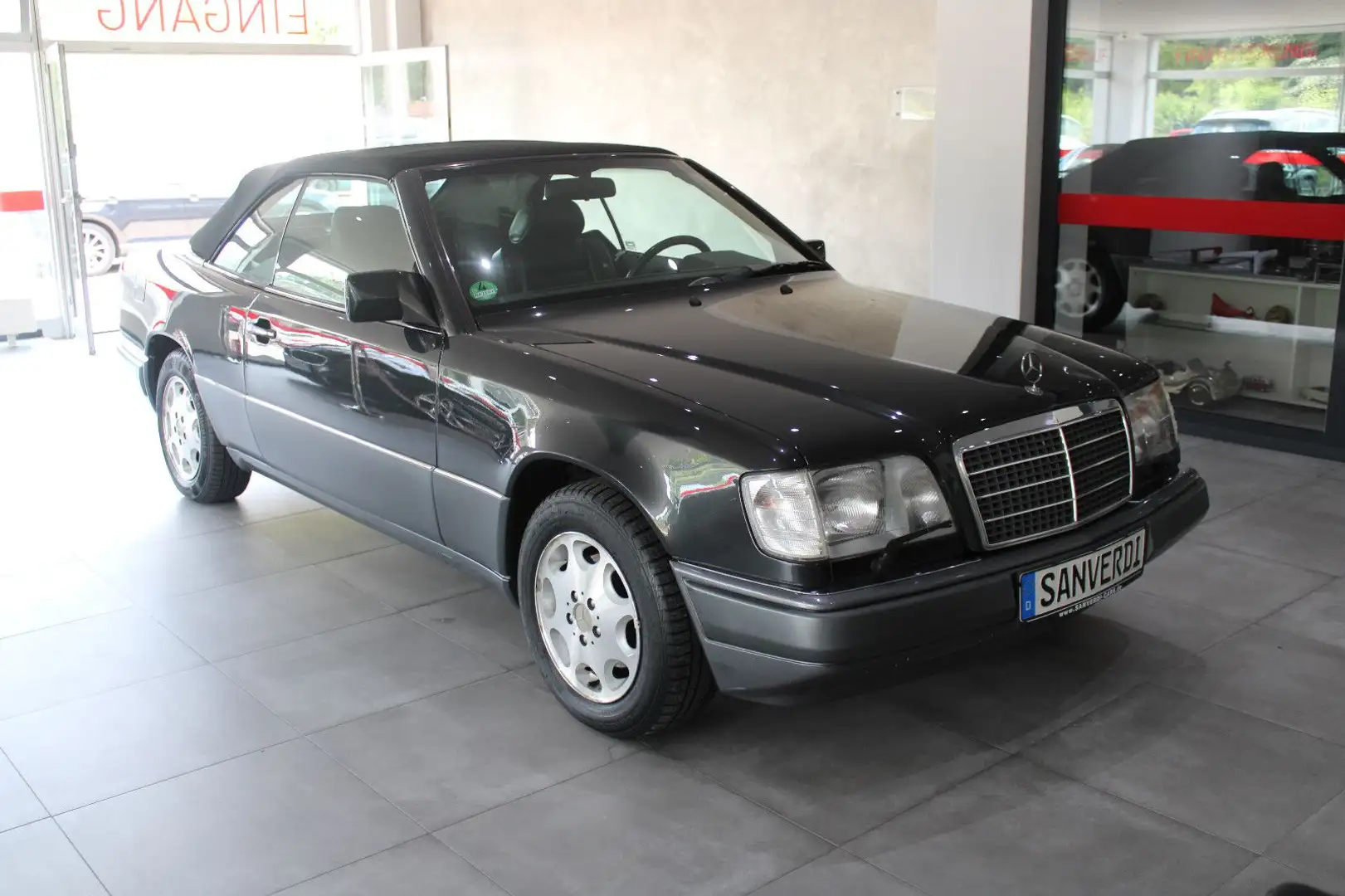 Mercedes-Benz E 220 Cabriolet KLIMA LEDER *I.HAND* *A124* Zwart - 2