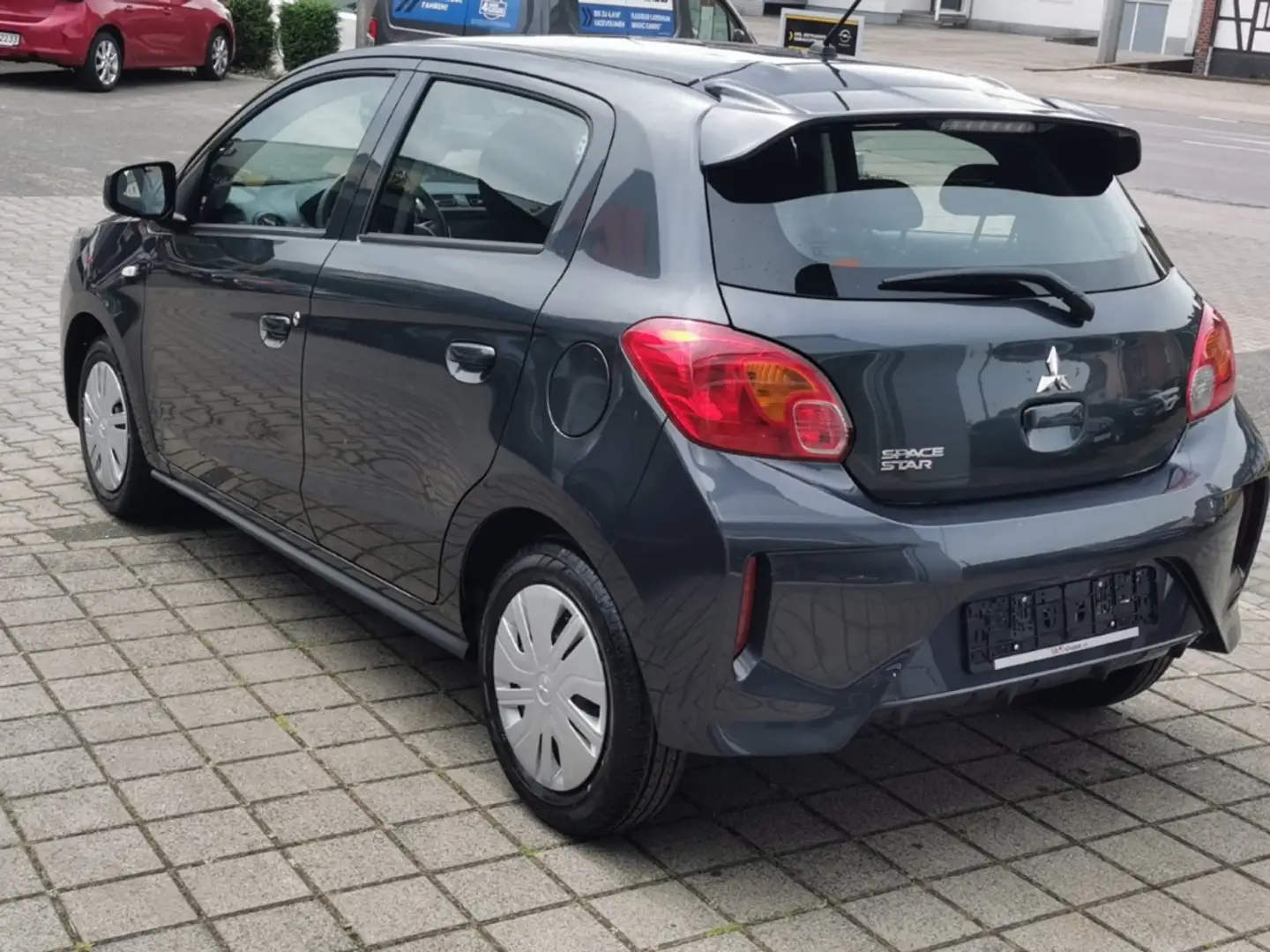 Mitsubishi Space Star Select 1.2 Klima Radio Freisprechein. Grau - 2
