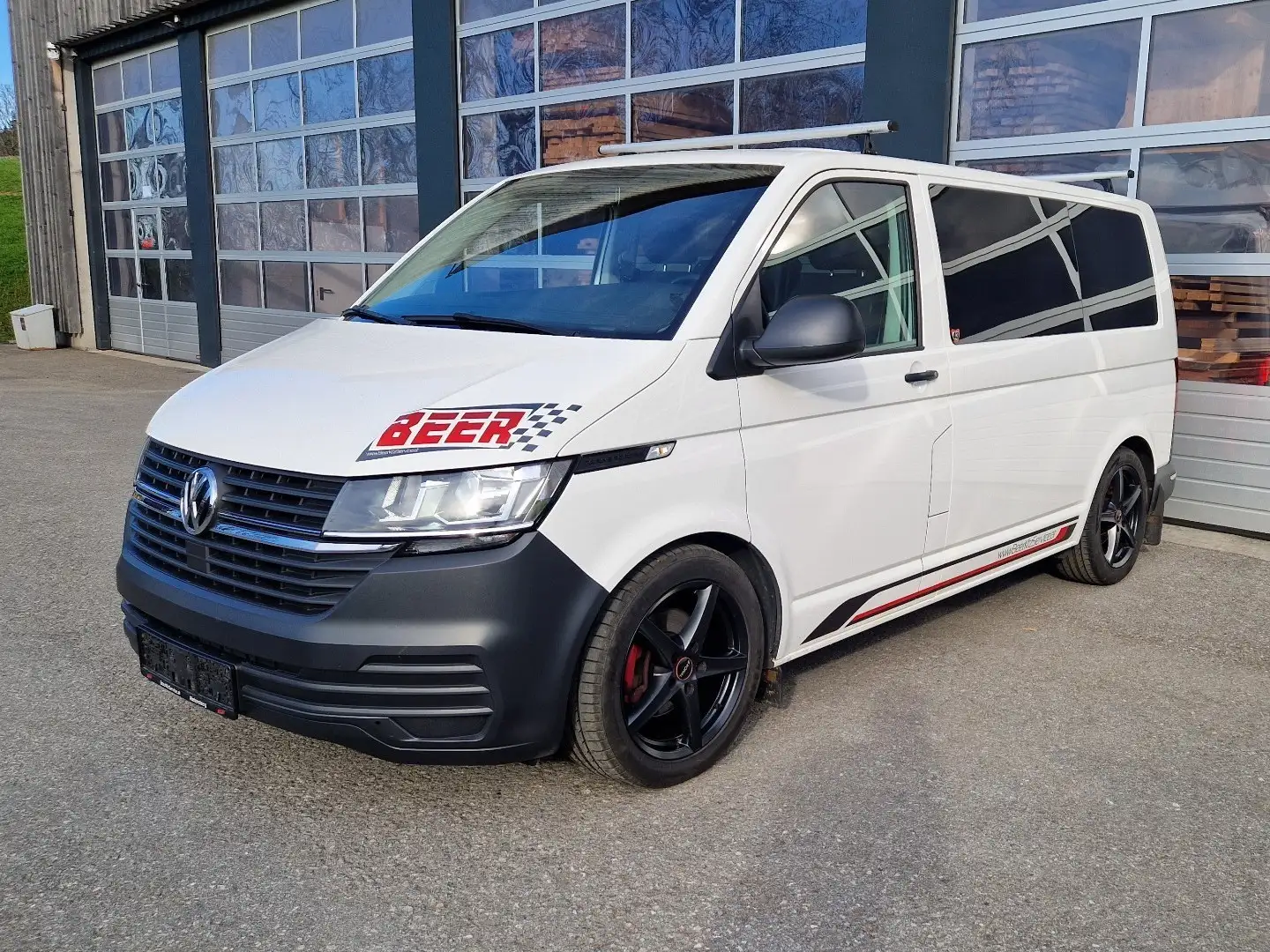 Volkswagen T6.1 Transporter 6 Sitzer Kombi - 1