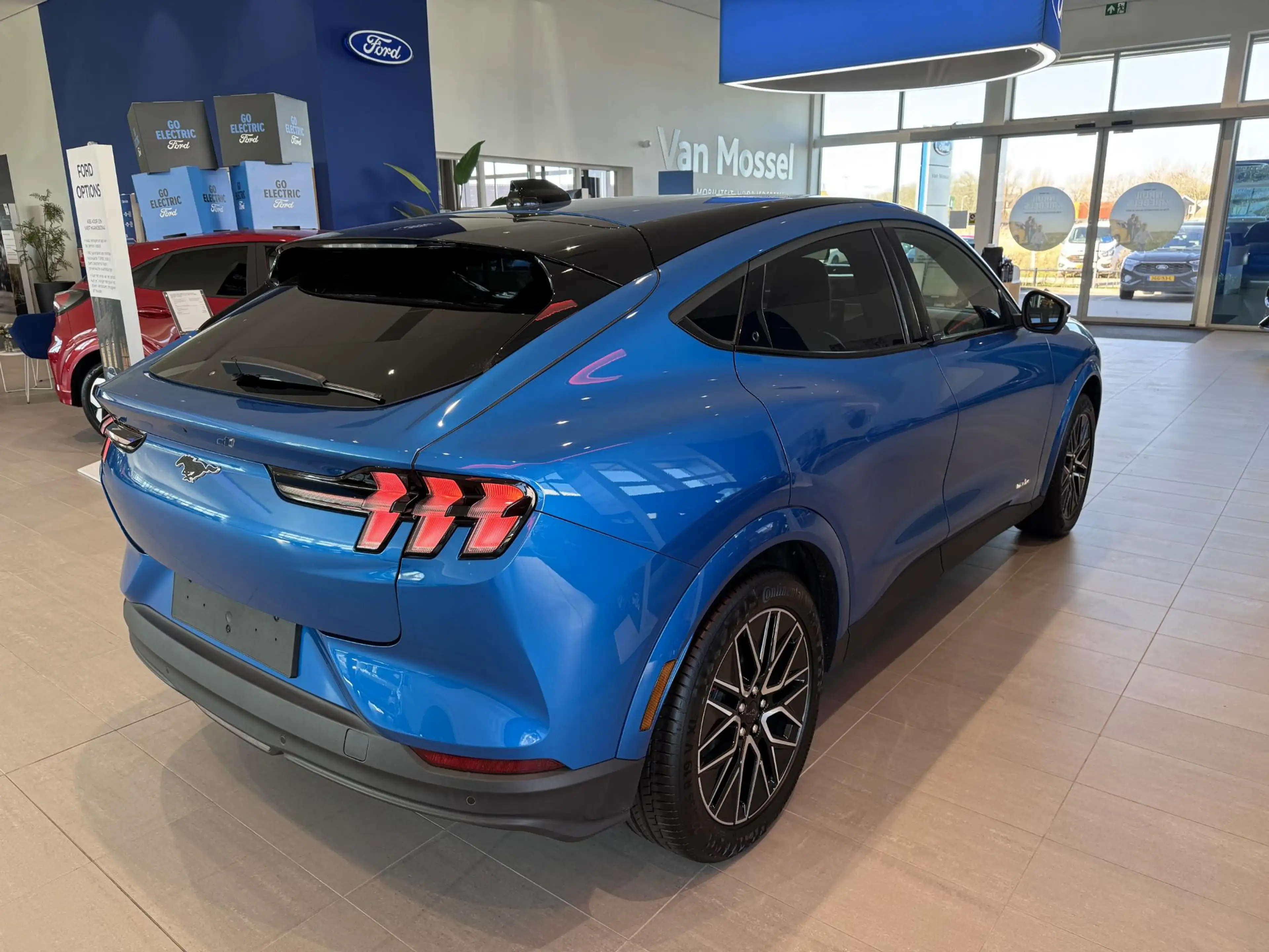 Ford Mustang Mach-E Extended Premium RWD 88 kWh | Direct leverbaar | € — photo 4