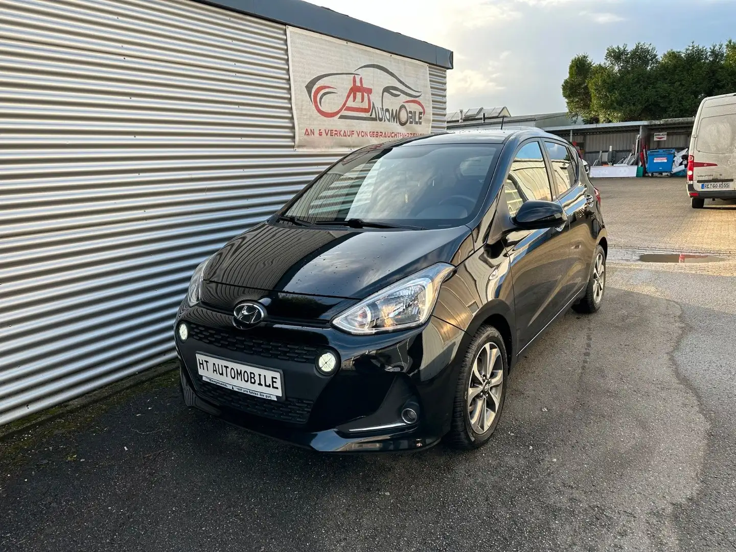 Hyundai i10 1.2 YES! TEMPOM/SITZH/KLIMAAUT/PDC Schwarz - 2