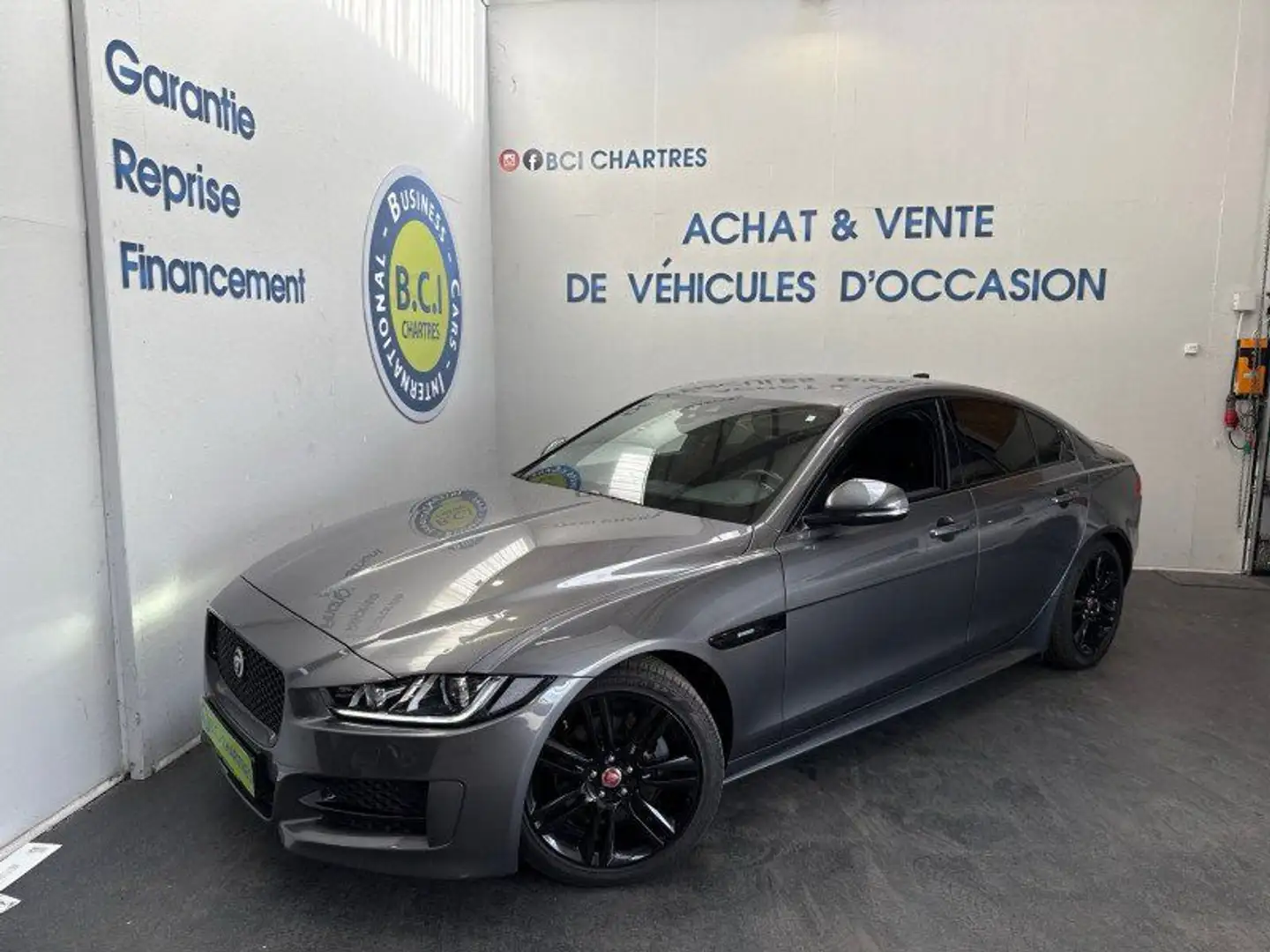 Jaguar XE 2.0D 180CH R-SPORT BVA8 Gris - 1