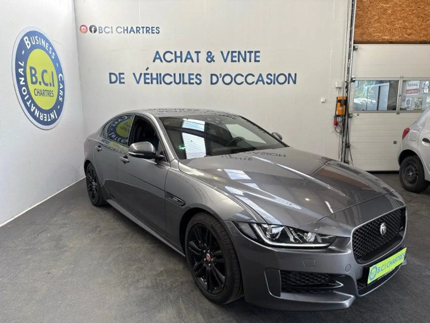 Jaguar XE 2.0D 180CH R-SPORT BVA8 Gris - 2