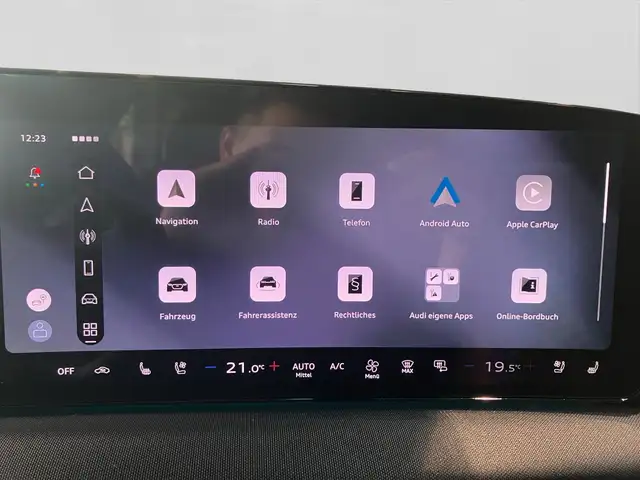 Audi Q7 view 12