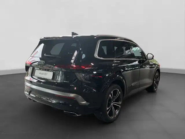 Audi Q7 view 3