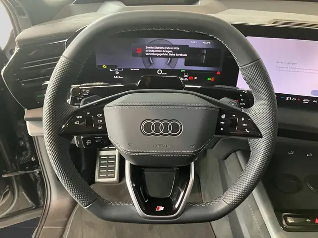 Audi Q7 view 9