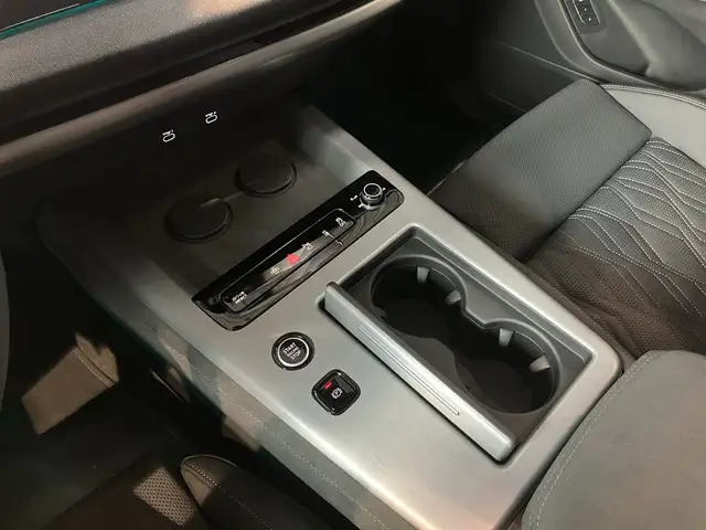 Audi Q7 view 11