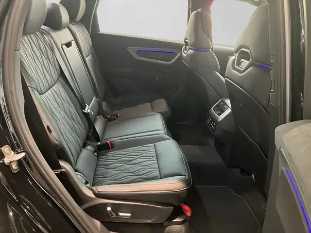 Audi Q7 view 6