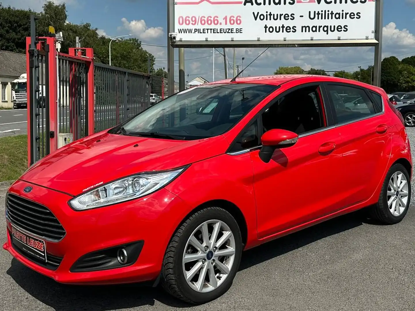 Ford Fiesta Fiesta 1.0i Champions Edition Rouge - 2