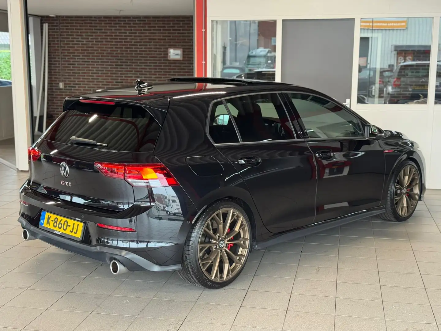 Volkswagen Golf GTI 2.0 TSI *245PK*Pano*LED*19inch*Camera*Cruise contr Zwart - 2