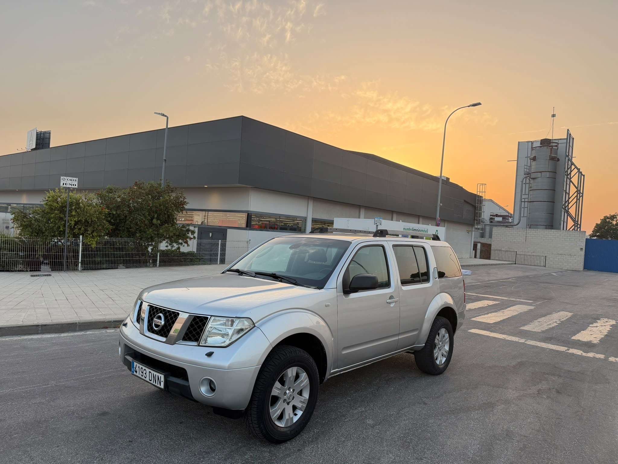 Nissan Pathfinder 2.5dCi XE 7pl. - foto 1
