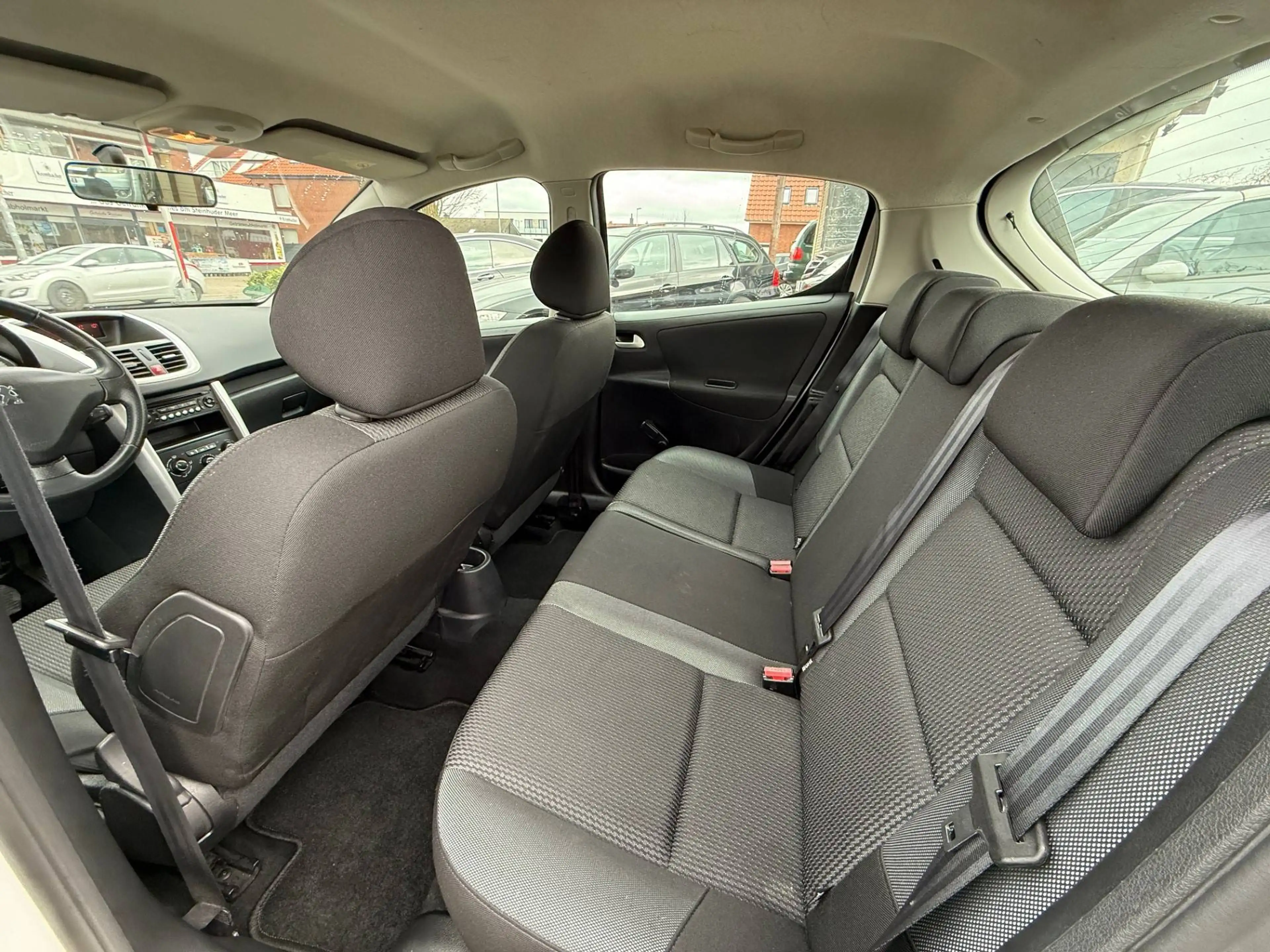 Peugeot 207 98G — photo 12
