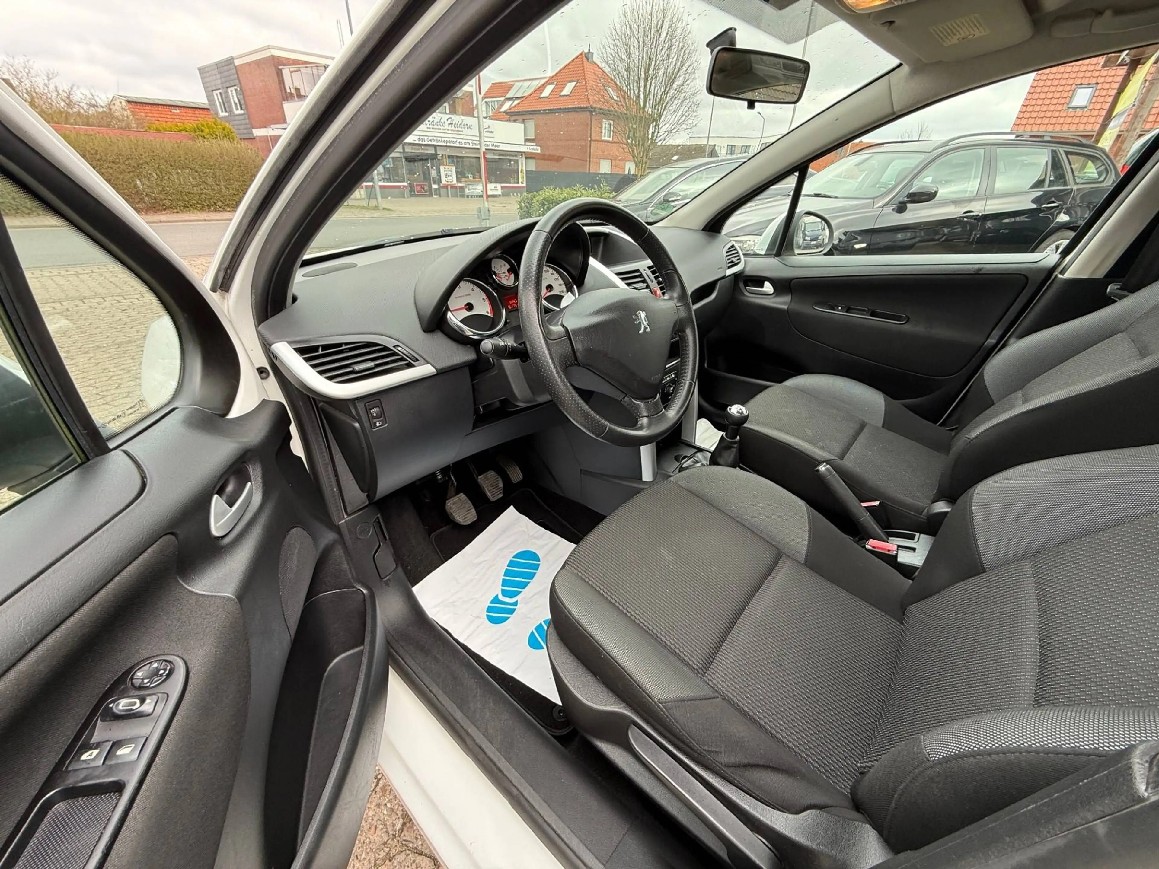 Peugeot 207 98G — photo 11