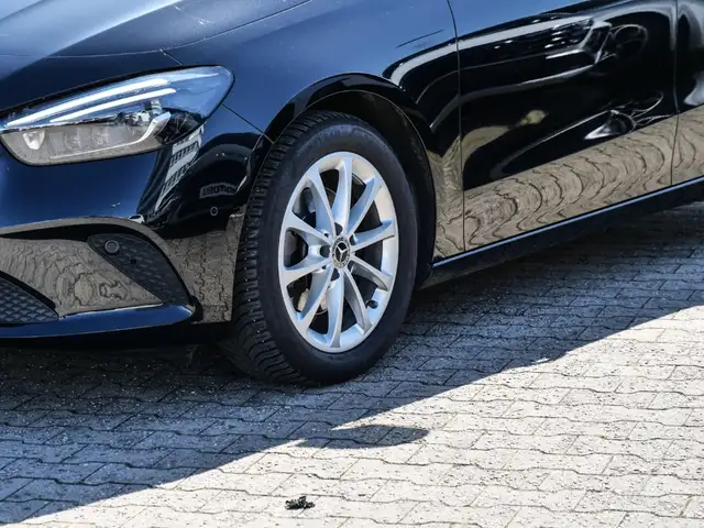 Mercedes-Benz B Class view 3
