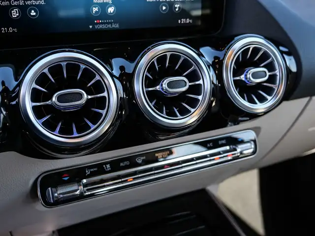 Mercedes-Benz B Class view 17