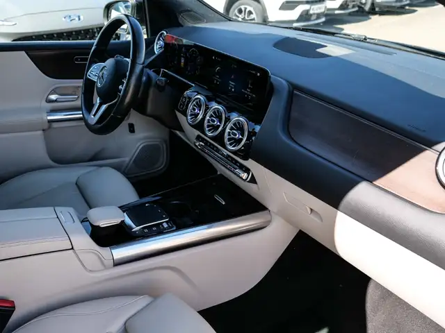 Mercedes-Benz B Class view 12