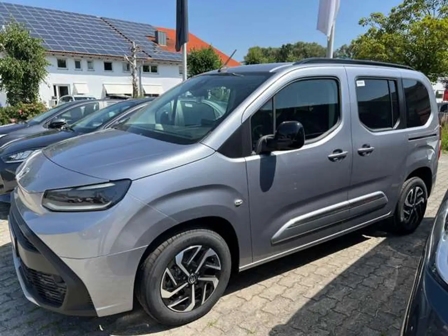 Toyota Proace VERSO 1,2-l-Turbo 110PS L1 TeamD Argent - 2