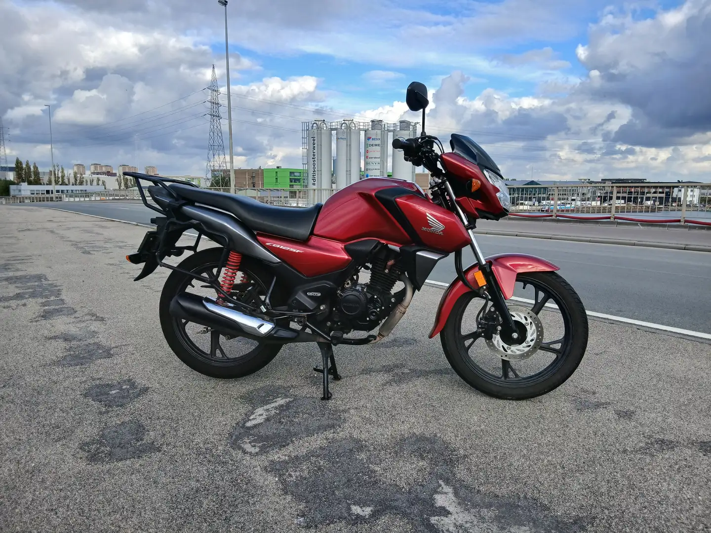 Honda CBF 125 met Monokey kofferdragers Red - 2