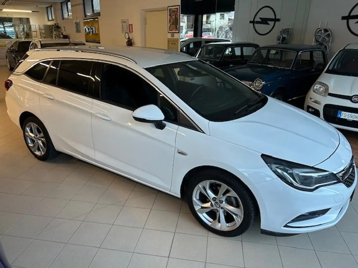 Opel Astra SW 1.6cc 110 CV DIESEL Blanc - 2