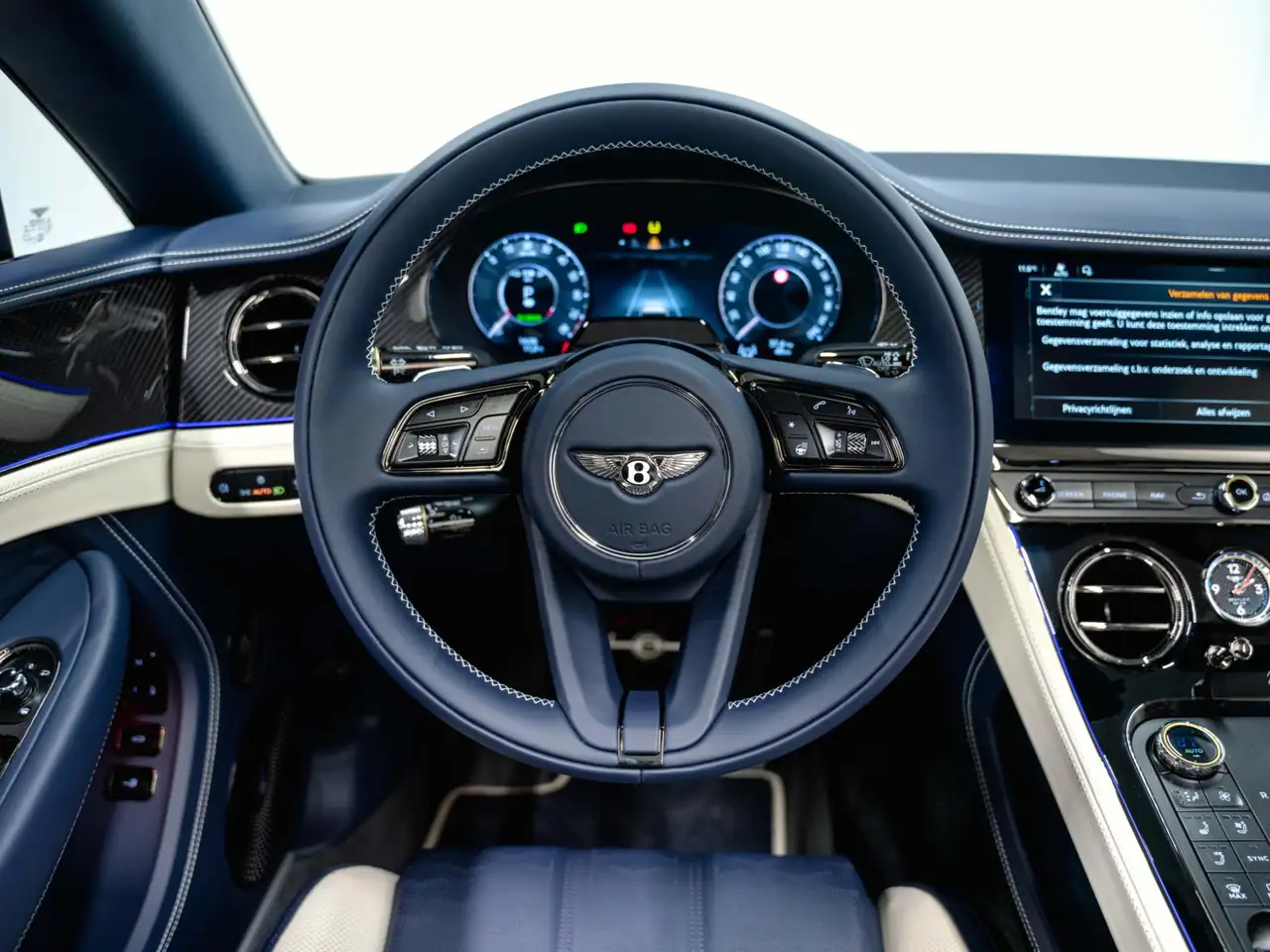 Bentley Continental GTC 2026 — фото 15