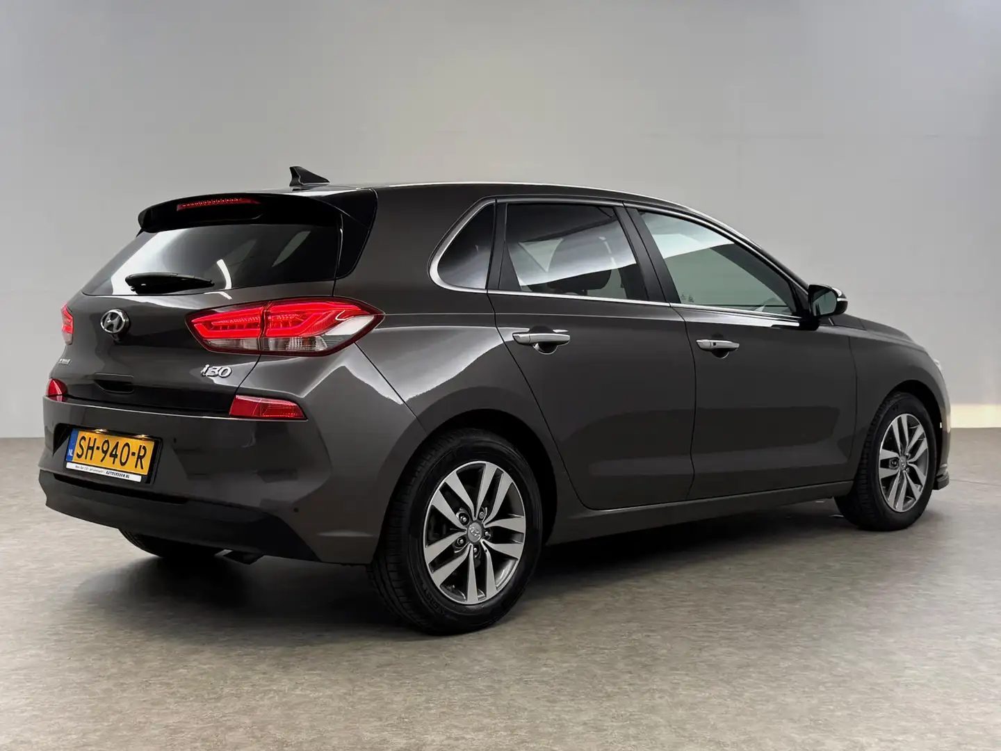 Hyundai i30 1.4 T-GDI Premium 140PK Camera Carplay LED Clima C Grijs - 2