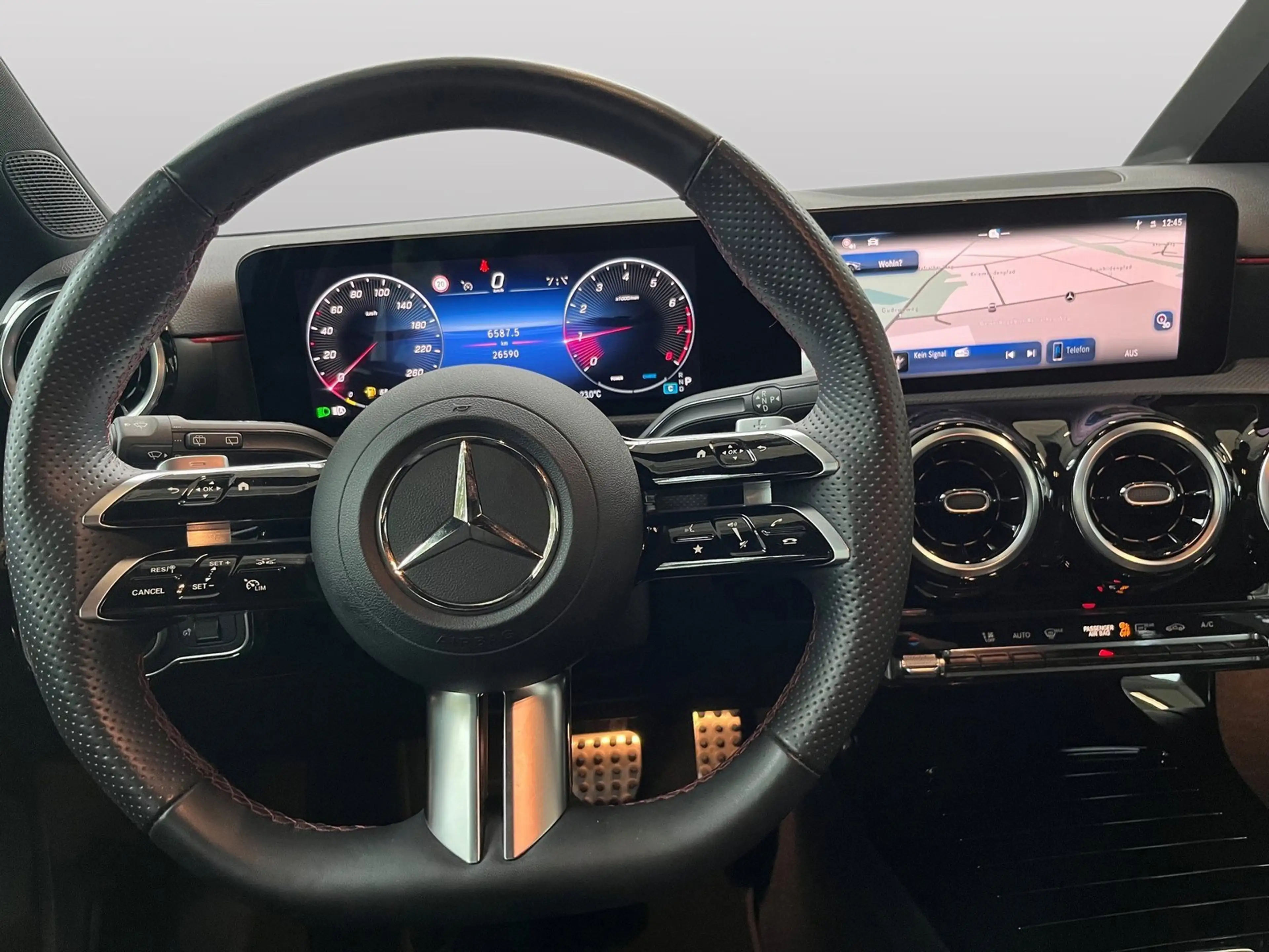 Mercedes-Benz A 200 AMG Line Advanced — photo 11