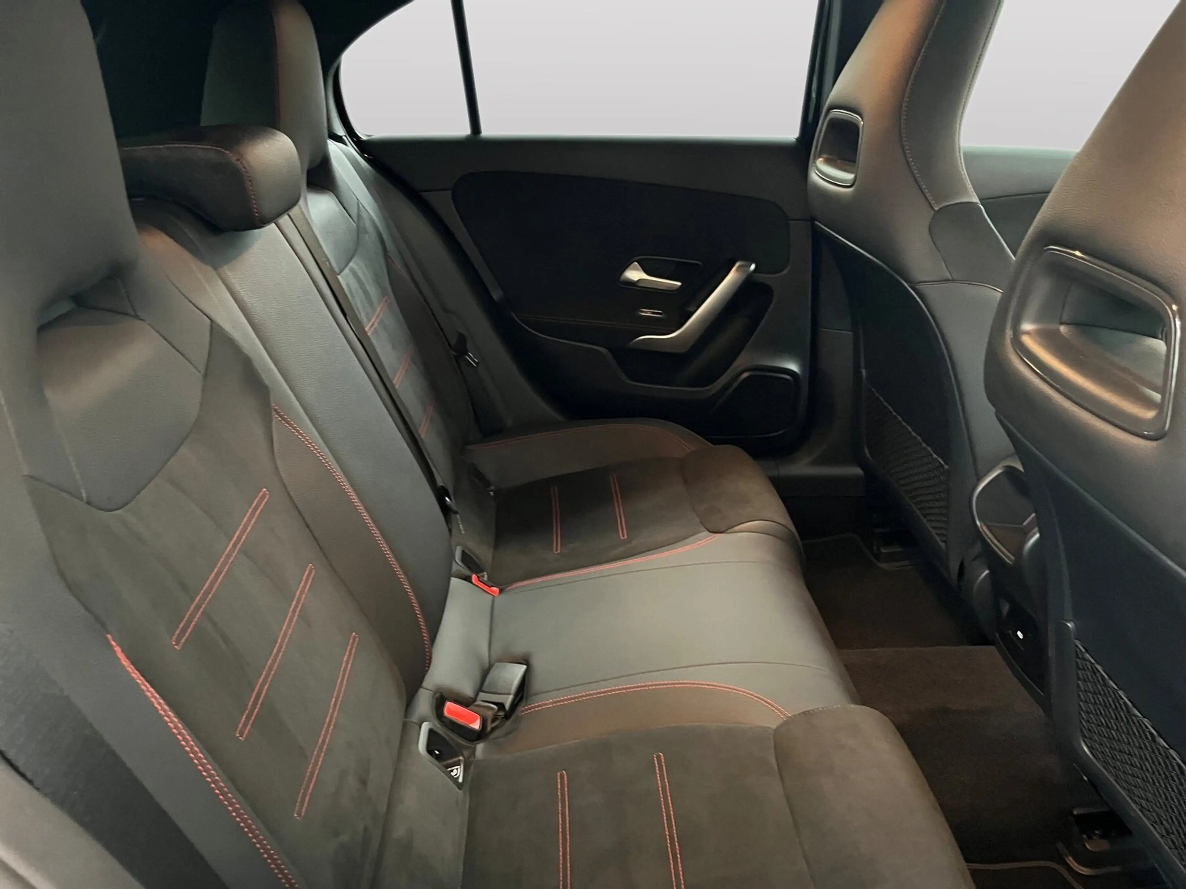 Mercedes-Benz A 200 AMG Line Advanced — photo 14