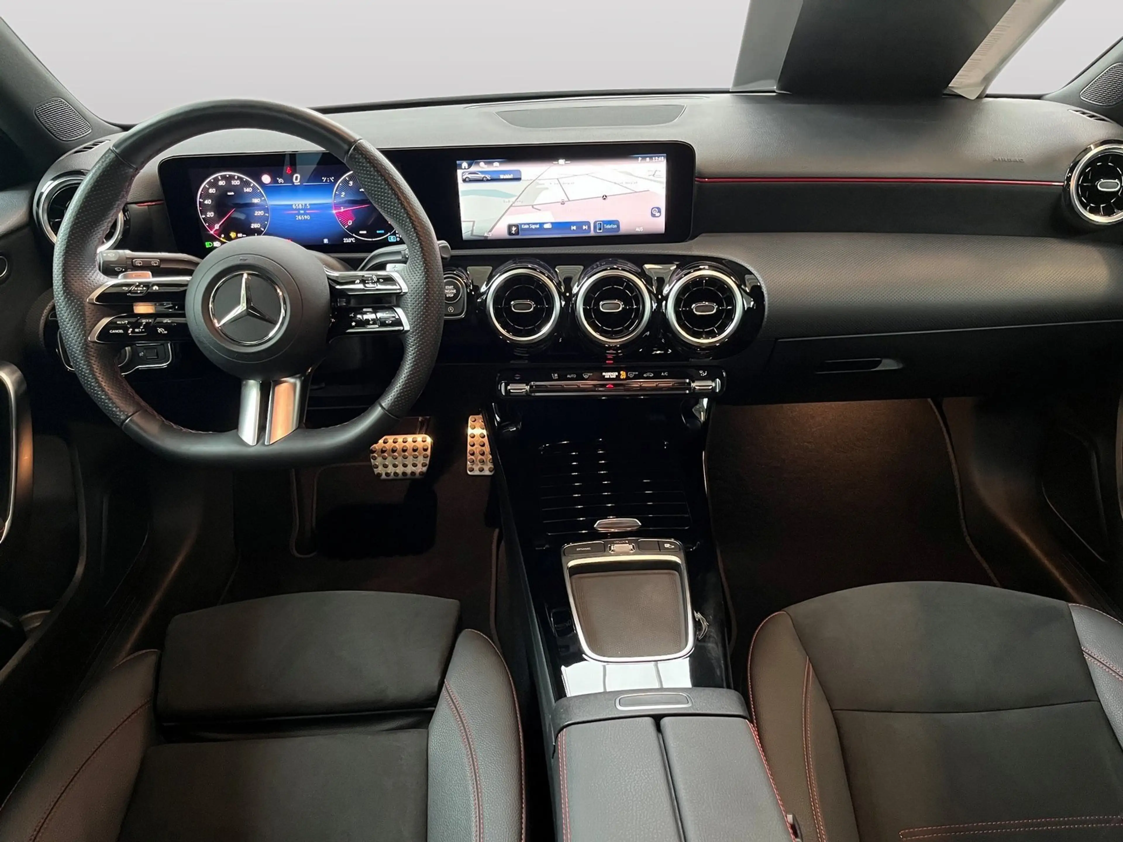 Mercedes-Benz A 200 AMG Line Advanced — photo 10