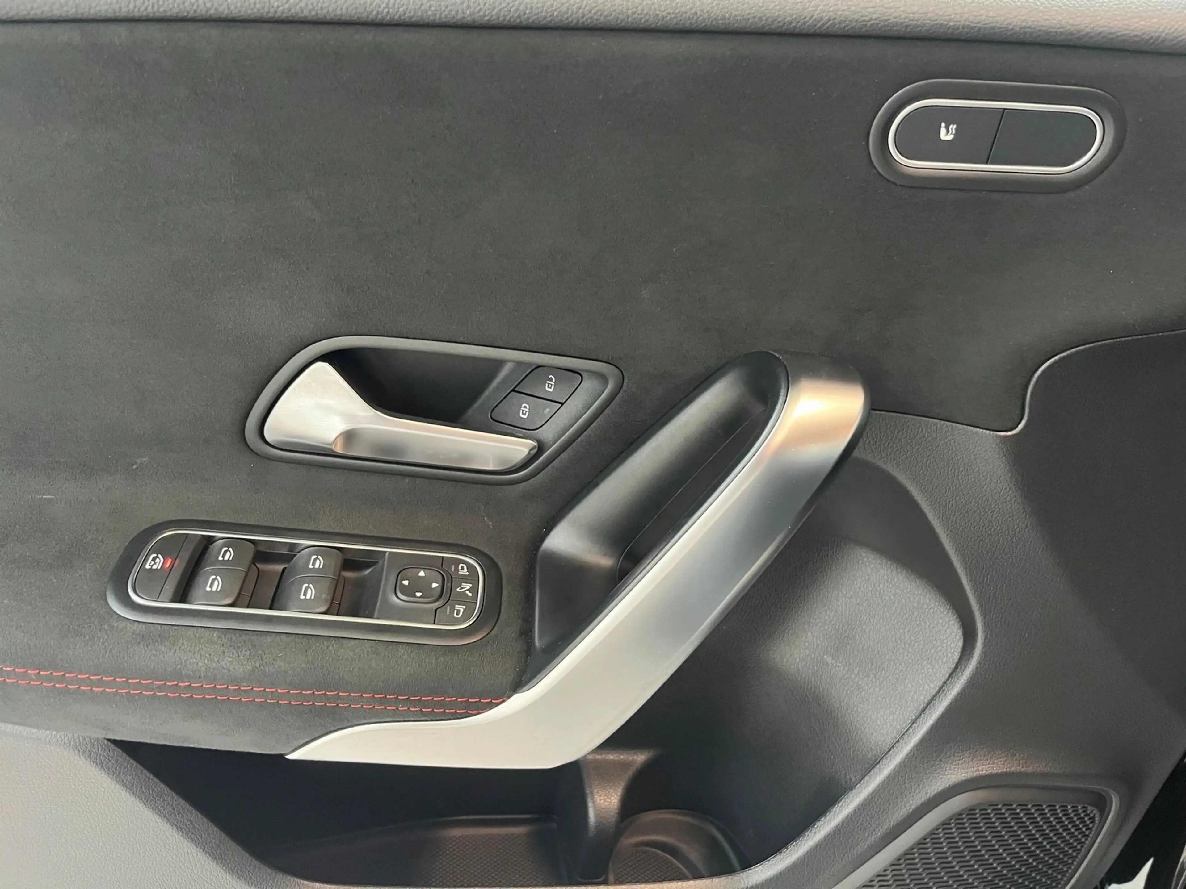 Mercedes-Benz A 200 AMG Line Advanced — photo 13