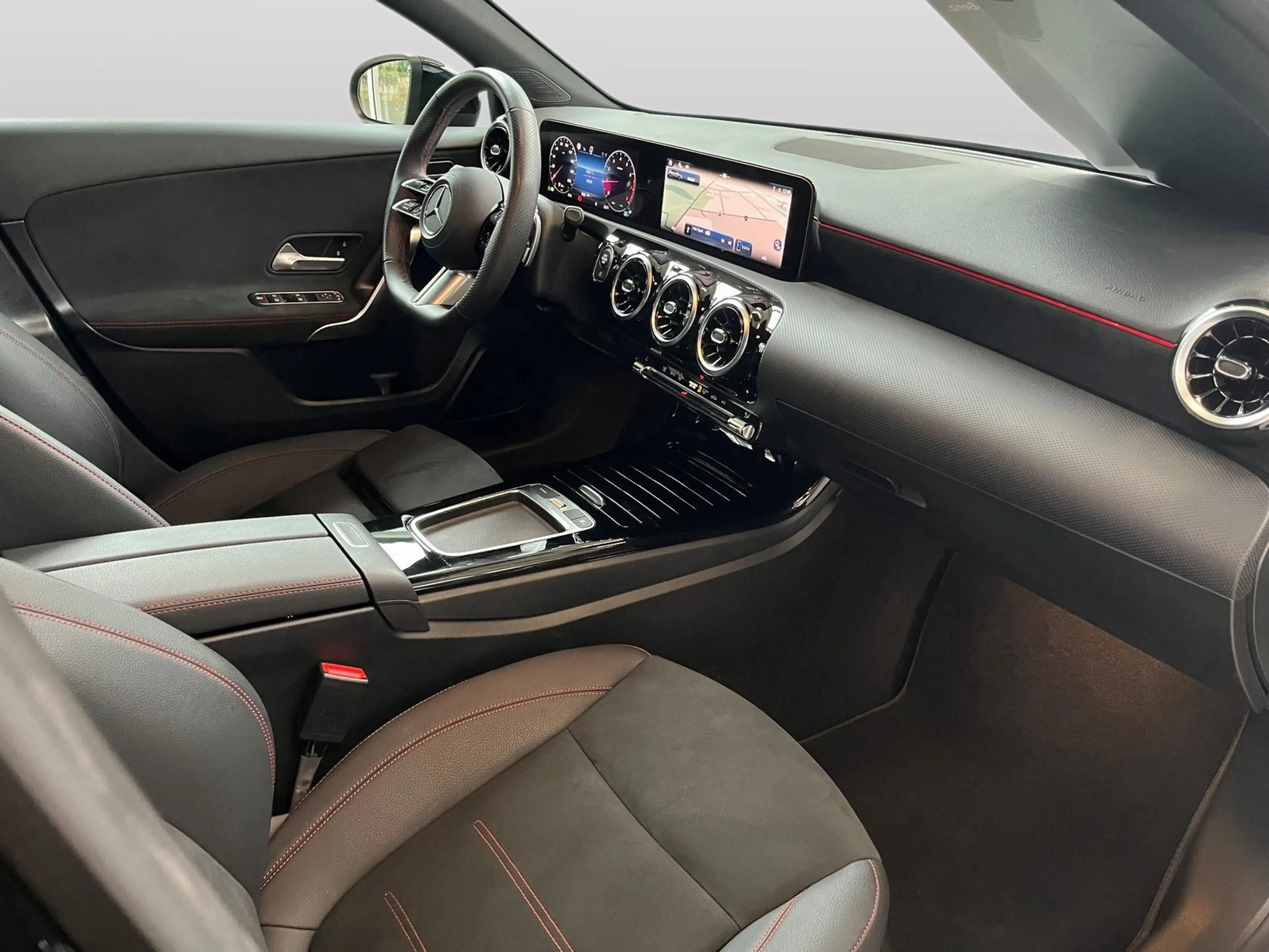 Mercedes-Benz A 200 AMG Line Advanced — photo 15