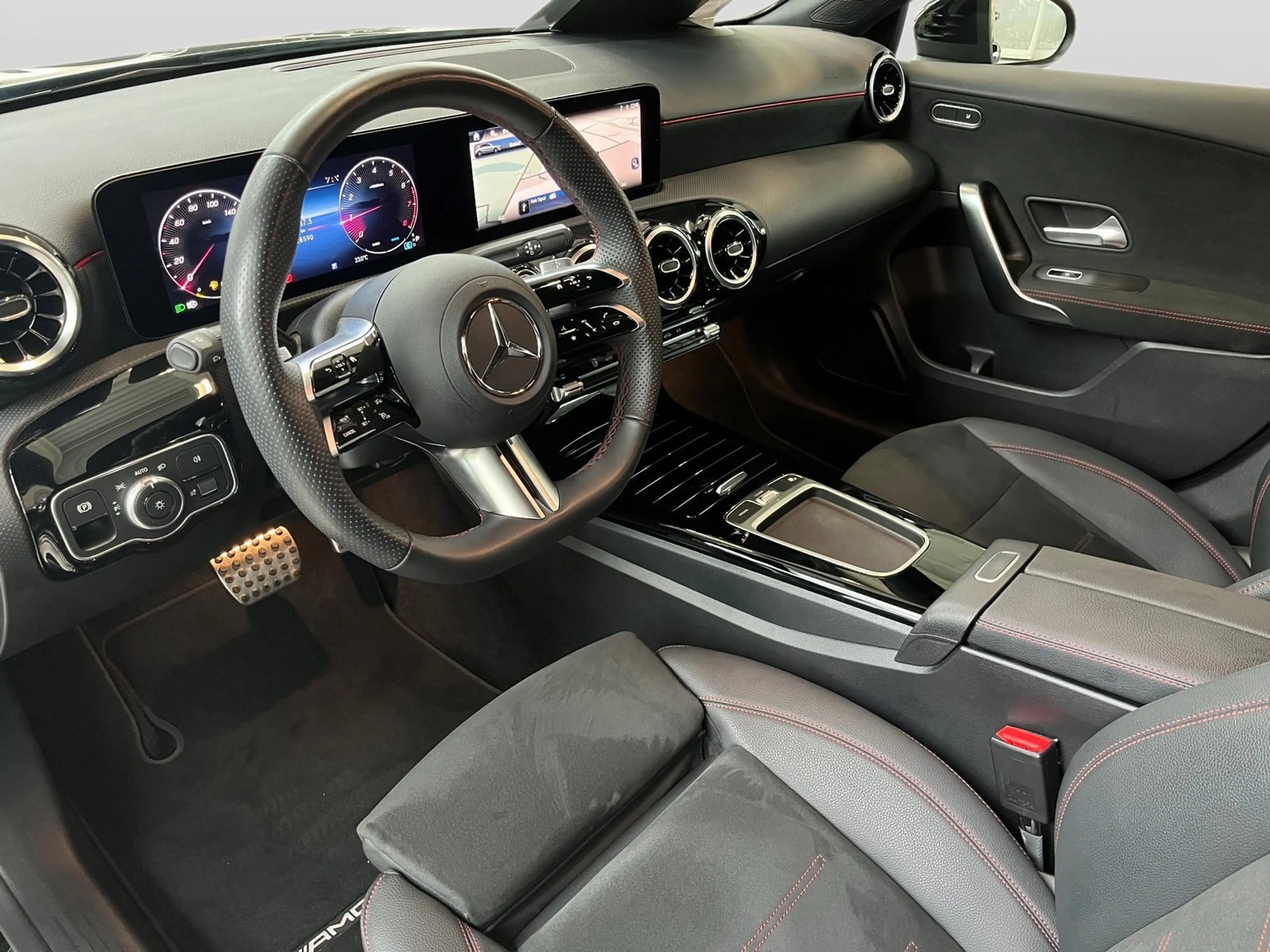 Mercedes-Benz A 200 AMG Line Advanced — photo 9