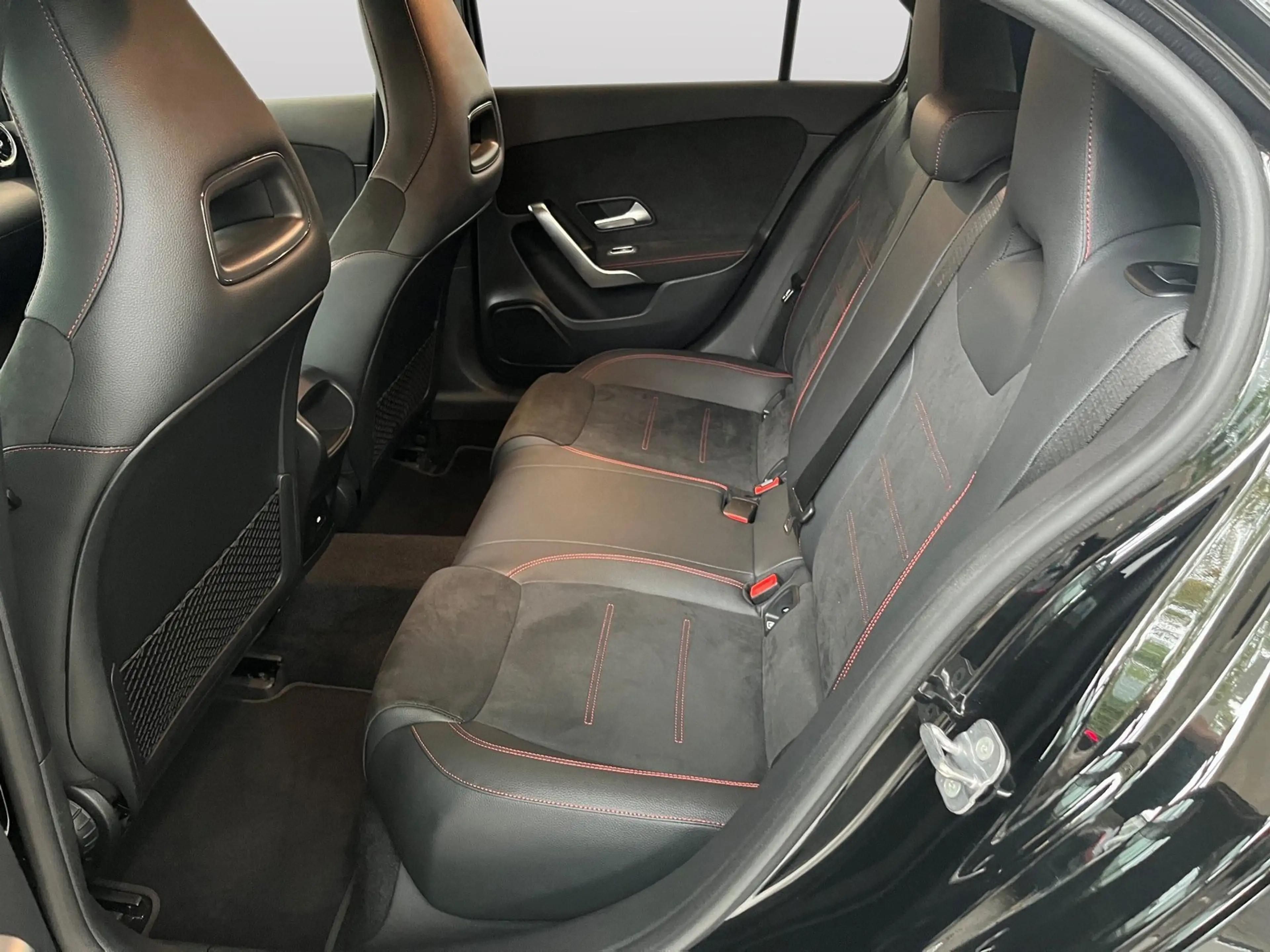 Mercedes-Benz A 200 AMG Line Advanced — photo 12