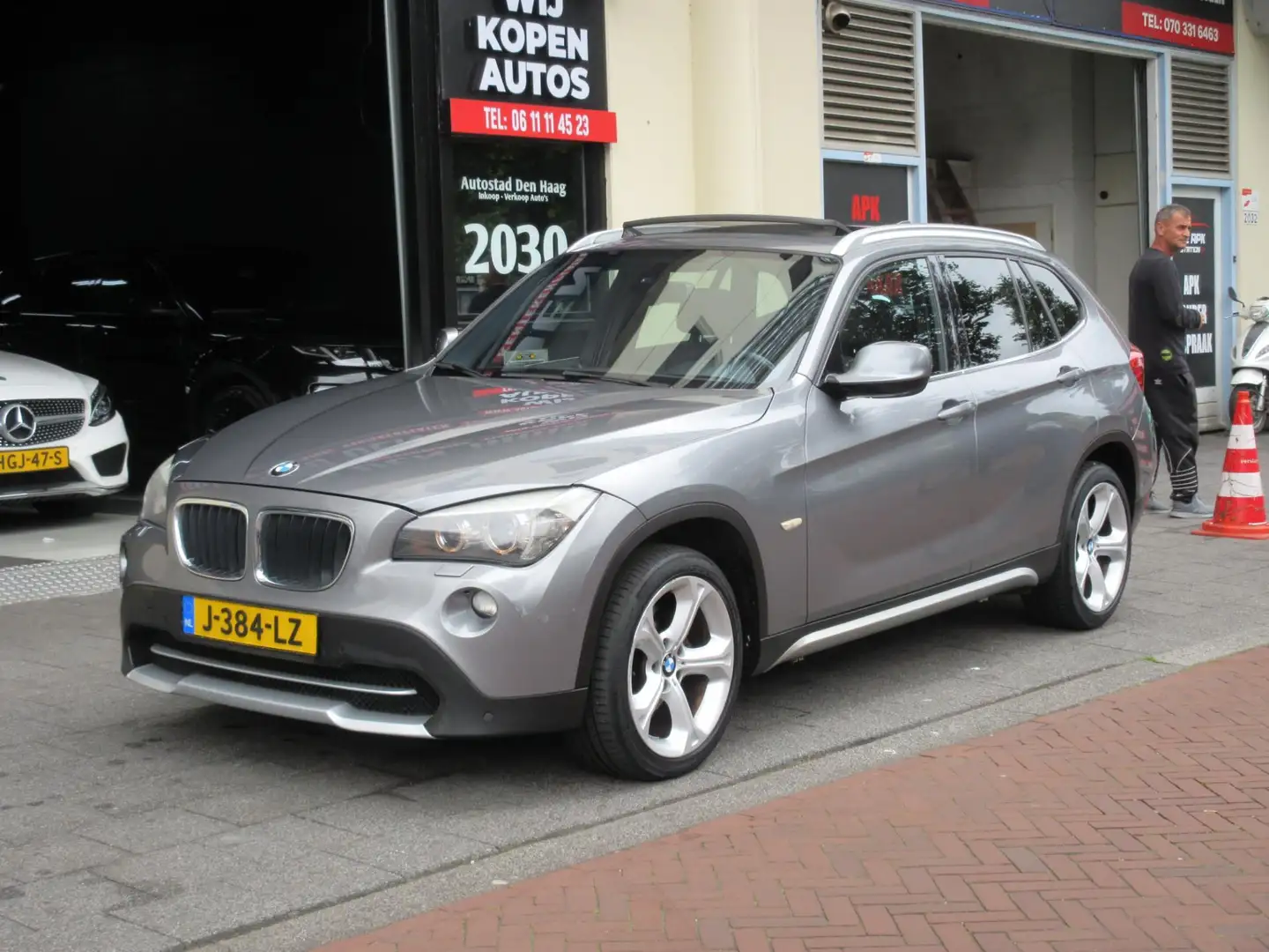 BMW X1 2.0d xDrive High Executive Aut Leer Navi Clima Pan Grijs - 1
