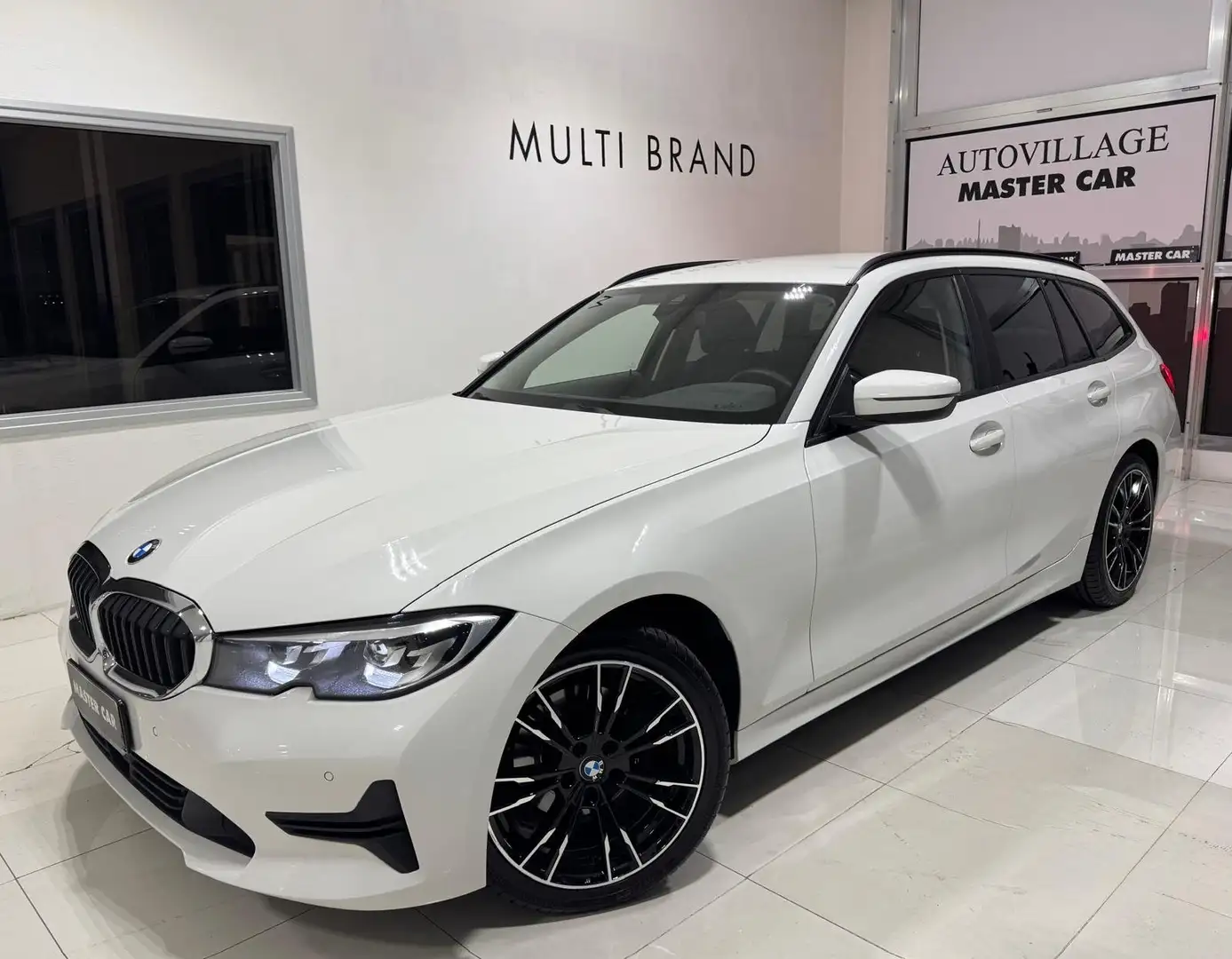 BMW 320 Serie 3 320d Touring S.W. mhev 48V auto Weiß - 1