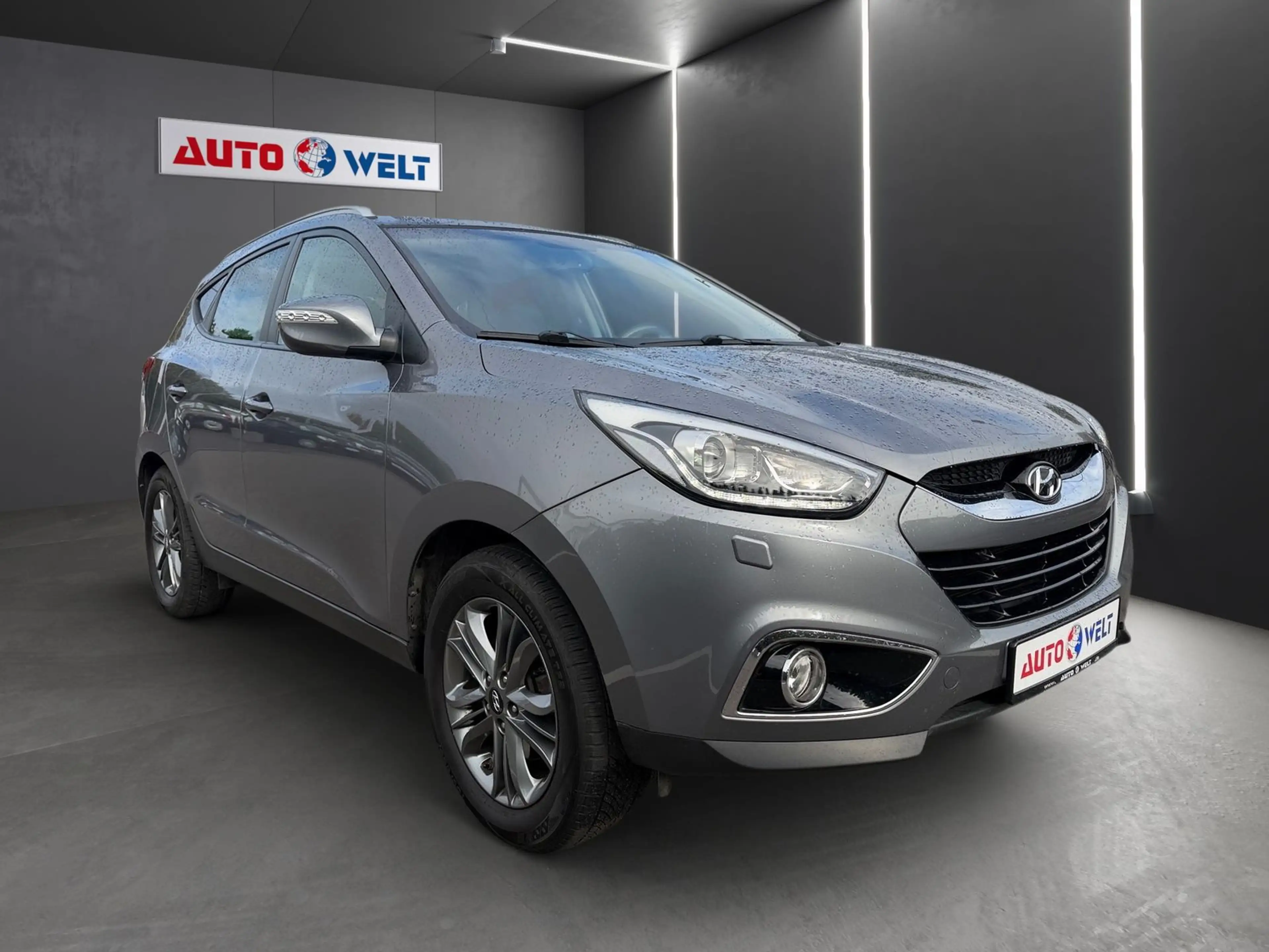 Hyundai iX35 1.6 Classic 2WD Bi-Xenon Navi Panorama PDC — photo 2